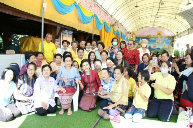  เจ้าคุณพระสินีนาฏ เขียนข้อความที่ระลึก สักการะพระธาตุช่อแฮ