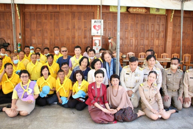  เจ้าคุณพระสินีนาฏ เขียนข้อความที่ระลึก สักการะพระธาตุช่อแฮ