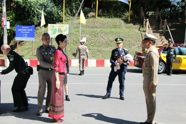  เจ้าคุณพระสินีนาฏ เขียนข้อความที่ระลึก สักการะพระธาตุช่อแฮ