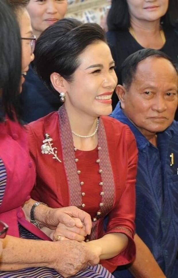  เจ้าคุณพระสินีนาฏ เขียนข้อความที่ระลึก สักการะพระธาตุช่อแฮ