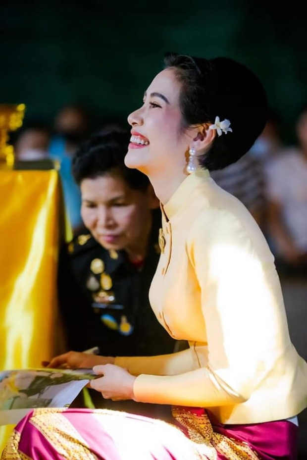 เจ้าคุณพระสินีนาฏ ถวายผ้าไตร วัดชนะสงคราม ร่วมถ่ายรูปกับปชช.อย่างเป็นกันเอง