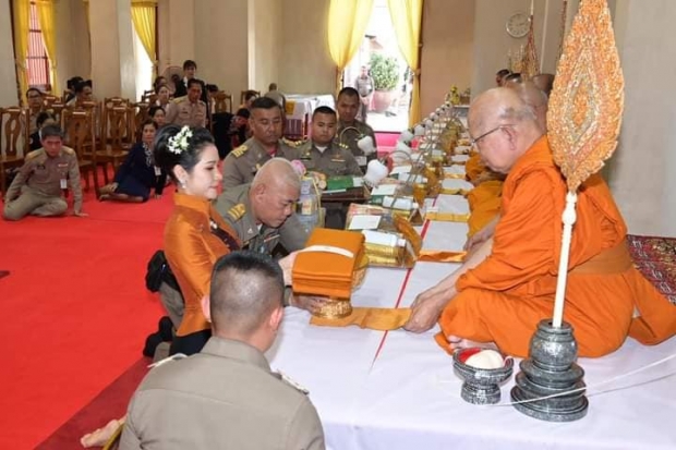 คลิปเจ้าคุณพระสินีนาฏ พูดคุยกับ ปชช เป็นกันเอง -ป้าปลื้มใจน้ำตาไหล