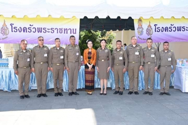 คลิปเจ้าคุณพระสินีนาฏ พูดคุยกับ ปชช เป็นกันเอง -ป้าปลื้มใจน้ำตาไหล