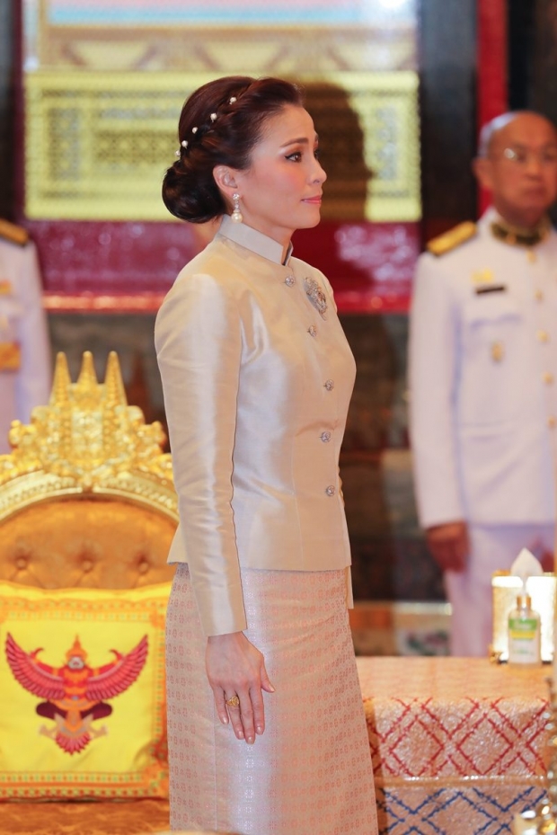 ในหลวง พระราชทานน้ำพระมหาสังข์เพชรน้อย เจ้าคุณพระสินีนาฏ