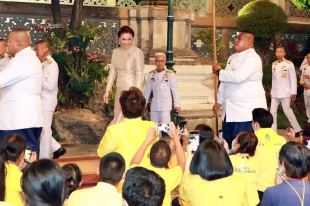 ในหลวง พระราชทานน้ำพระมหาสังข์เพชรน้อย เจ้าคุณพระสินีนาฏ