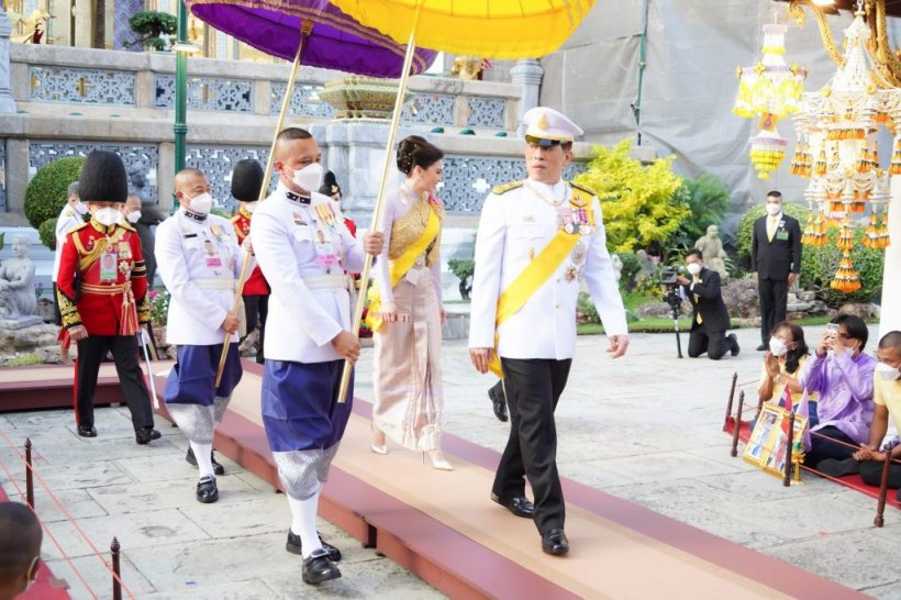 ในหลวง พระราชินี ทรงบำเพ็ญพระราชกุศลวันวิสาขบูชา - เฉลิมพระชนมพรรษา