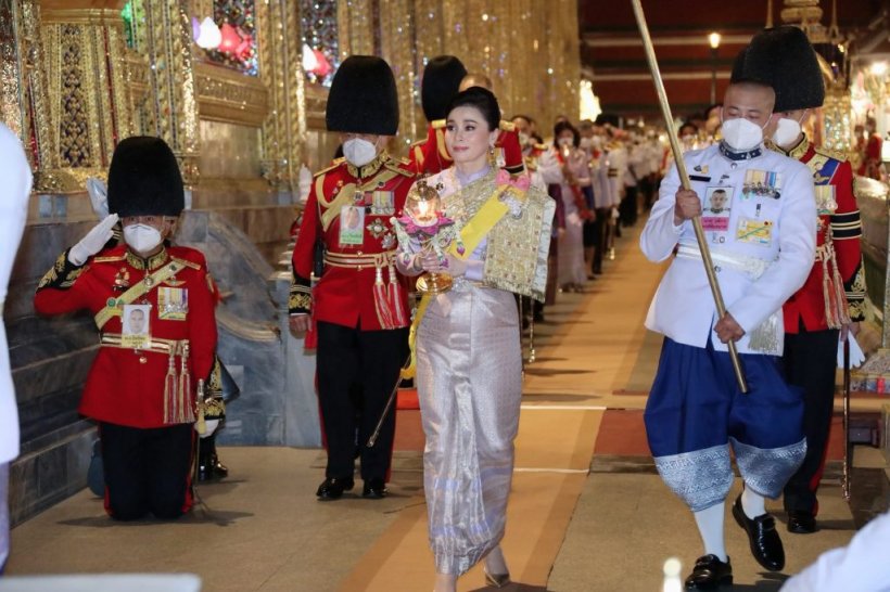 ในหลวง พระราชินี ทรงบำเพ็ญพระราชกุศลวันวิสาขบูชา - เฉลิมพระชนมพรรษา