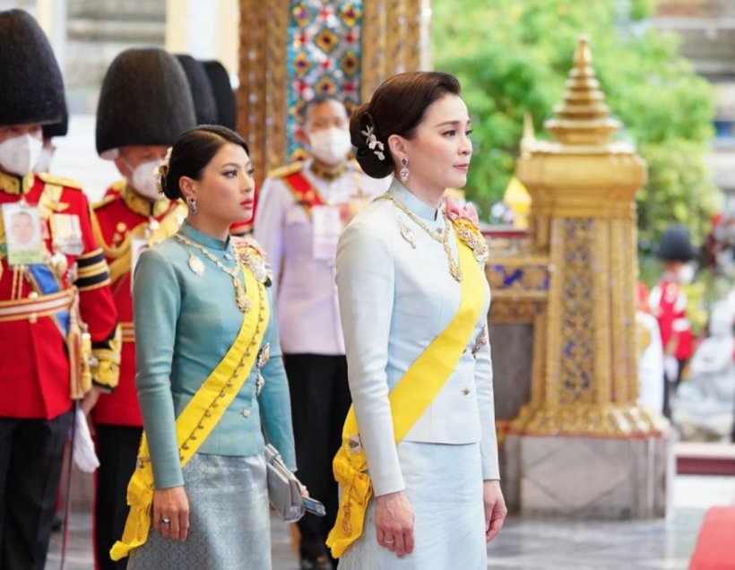 ประมวลภาพ ในหลวง-พระราชินี เสด็จ เฉลิมพระพันปีหลวง ทรงบําเพ็ญราชกุศลฯ