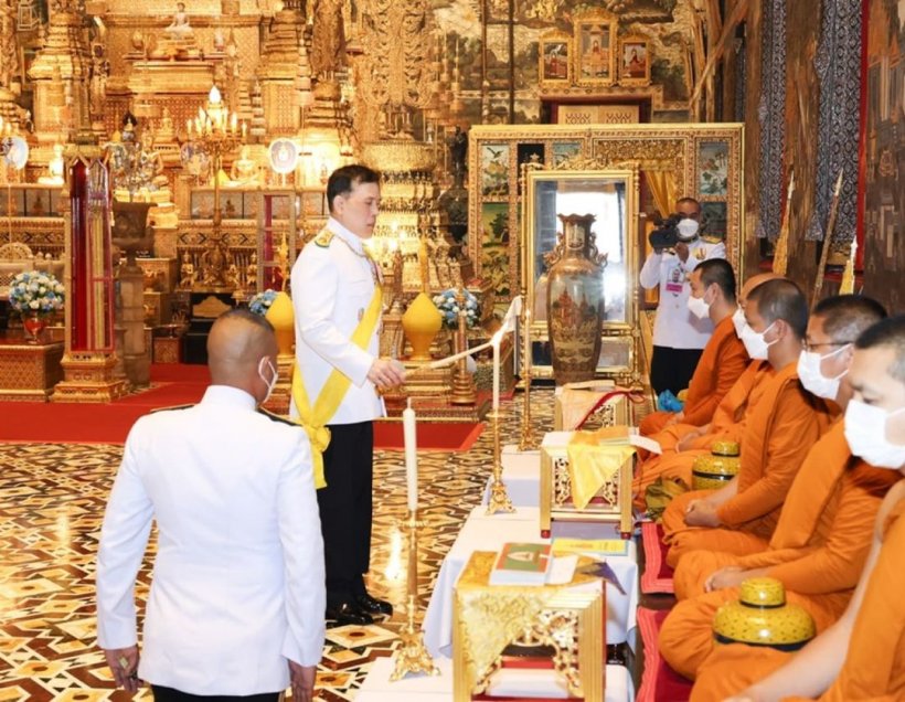 ประมวลภาพ ในหลวง-พระราชินี เสด็จ เฉลิมพระพันปีหลวง ทรงบําเพ็ญราชกุศลฯ