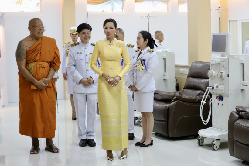ในหลวง โปรดเกล้าฯ พล.ต.หญิง คุณหญิงปภัสสร ผู้แทนพระองค์ยกช่อฟ้า