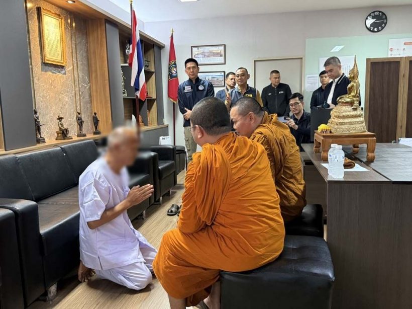 เปิดภาพ หลวงพ่ออลงกต กล่าวคำลาสิกขาต่อหน้าพระพุทธรูป-พระสงฆ์