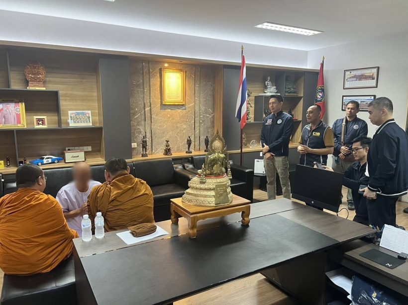 เปิดภาพ หลวงพ่ออลงกต กล่าวคำลาสิกขาต่อหน้าพระพุทธรูป-พระสงฆ์