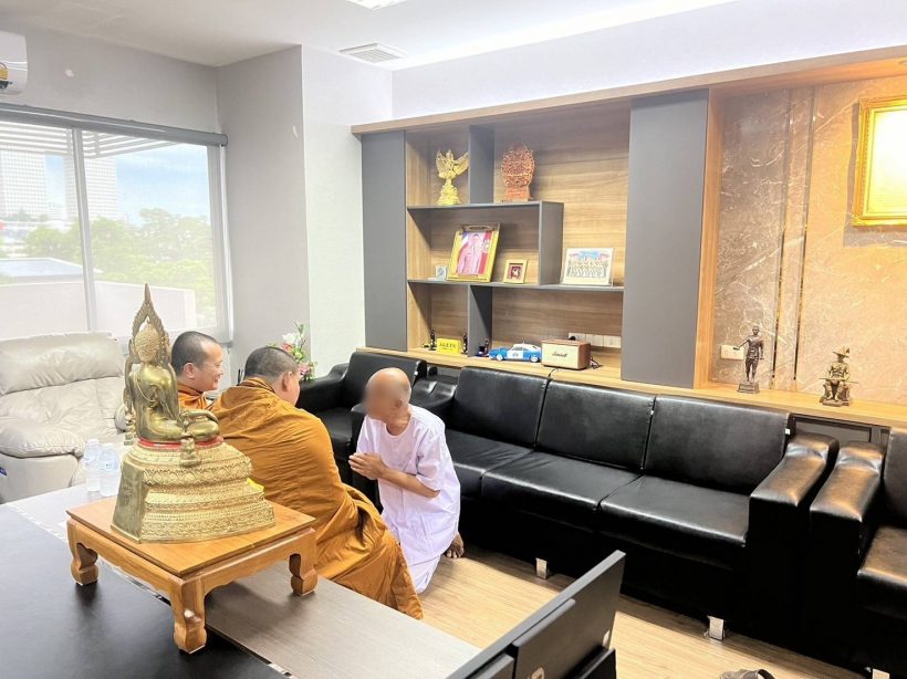 เปิดภาพ หลวงพ่ออลงกต กล่าวคำลาสิกขาต่อหน้าพระพุทธรูป-พระสงฆ์