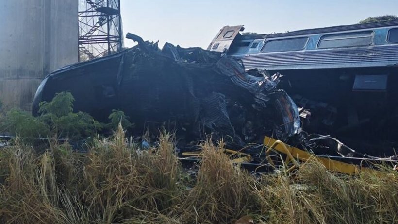 เปิดภาพนาที เครนถล่มทับรถไฟ ล่าสุดยอดผู้เสียชีวิตพุ่ง!!