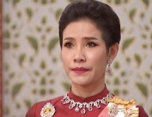 พระบรมราชโองการ ปลด เจ้าคุณพระสินีนาฏ พิลาสกัลยาณี ต่อต้านการสถาปนาพระราชินี