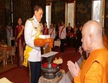 ในหลวง-พระราชินี ถวายผ้าพระกฐิน ณ วัดบวรนิเวศวิหาร