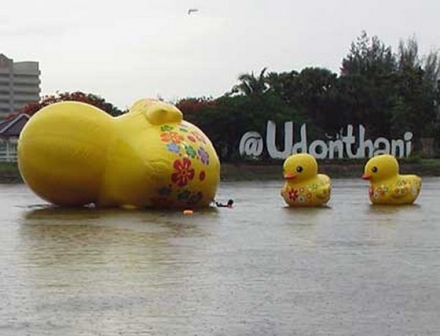 พายุฝนถล่มเมืองอุดรฯ งานโอทอป-เป็ดเหลืองพังยับ!