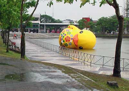พายุฝนถล่มเมืองอุดรฯ งานโอทอป-เป็ดเหลืองพังยับ!