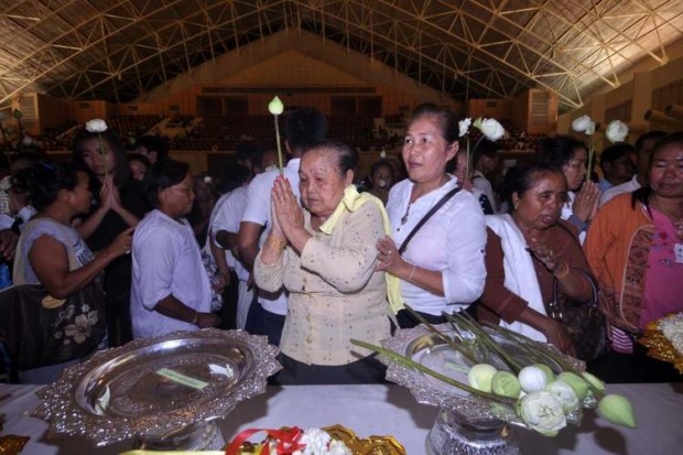 สาธุท่วมหัวกราบสรีระ พ่อคูณ วันสุดท้าย“ 