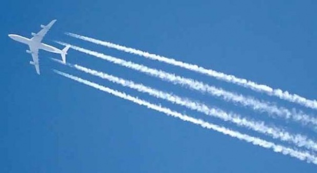 สดร. แจงเมฆสีขาวเป็นทางยาวเหนือฟ้า คือ “เมฆหางเครื่องบิน”