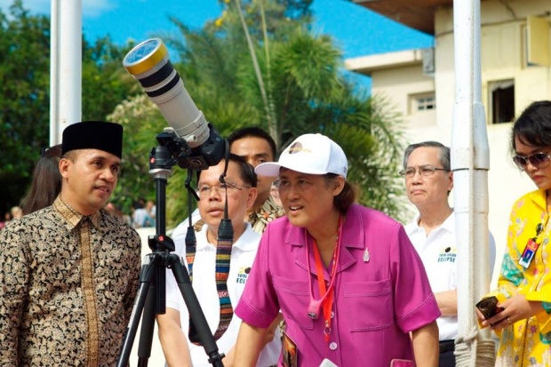 สมเด็จพระเทพฯ ทอดพระเนตร สุริยุปราคาเต็มดวง ที่ อินโดนีเซีย (ชมภาพ)