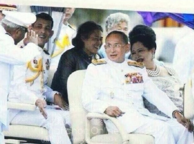 ด้วยภาพนี้ !! ใครกัน ที่ทำให้ทุกพระองค์ทรงพระสรวล