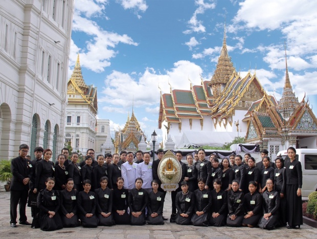 แอน จักรพงษ์ สาวสองรวยพันล้าน เป็นเจ้าภาพบำเพ็ญพระราชกุศลถวายพระบรมศพ