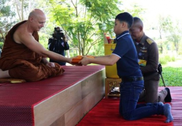 ‘องค์ที’ เสด็จบำเพ็ญพระกุศล สถานปฏิบัติธรรมบ้านไร่ทอสี สนทนาธรรมกับพระอาจารย์ฌอน