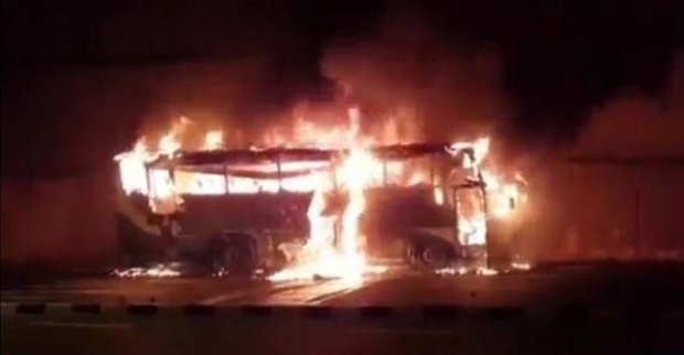 สลด! ไฟไหม้รถบัสขนแรงงานพม่ามาต่อวีซ่าทำงาน ย่างสด 20 ศพ!!