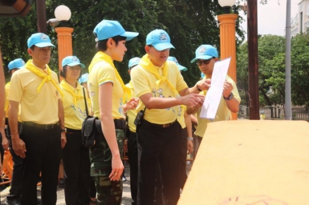  สุดประทับใจ เจ้าคุณพระสินีนาฏฯ ออกเยี่ยมจิตอาสา บอกประชาชน “ไม่เป็นไร ไม่ต้องคุกเข่าค่ะ คุณป้า”