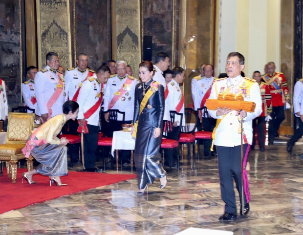 ในหลวง-พระราชินี ทรงบำเพ็ญพระราชกุศลถวายผ้าพระกฐิน เป็นวันที่ 3