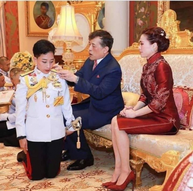 ภาพประทับใจ ในหลวง ทรงประดับพระยศ พลเอกหญิง สมเด็จเจ้าฟ้าพัชรกิติยาภาฯ