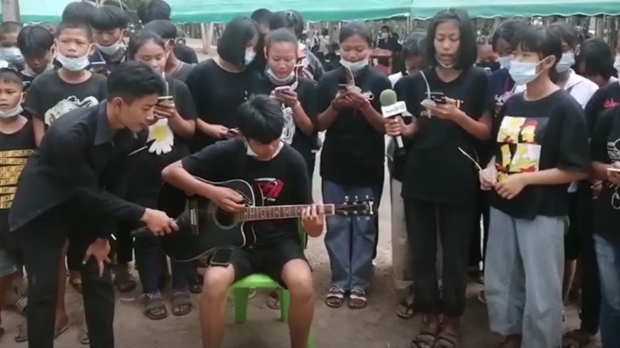 บรรยากาศงานเผาศพ น้องปอนด์ ฝึกลูกเสือโหด-ไร้วี่แววคณะครู