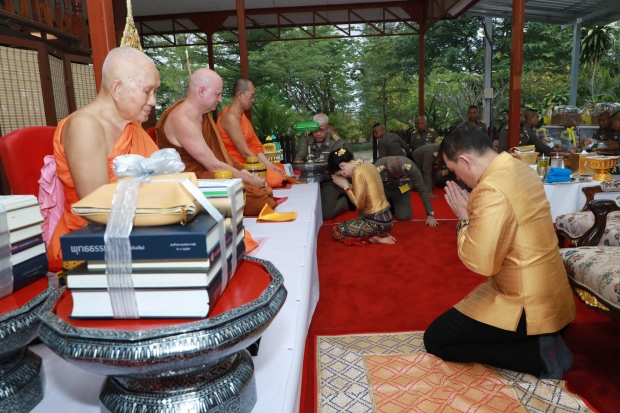 ประมวลภาพ ในหลวง-เจ้าคุณพระ ทรงสนทนาธรรม สมเด็จพระพุทธโฆษาจารย์