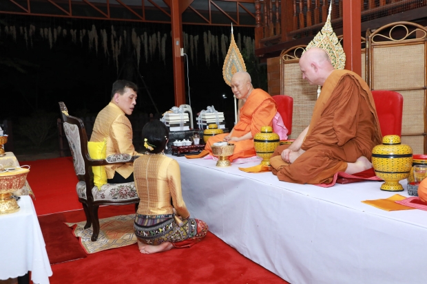 ประมวลภาพ ในหลวง-เจ้าคุณพระ ทรงสนทนาธรรม สมเด็จพระพุทธโฆษาจารย์