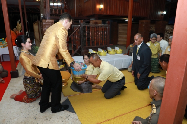 ประมวลภาพ ในหลวง-เจ้าคุณพระ ทรงสนทนาธรรม สมเด็จพระพุทธโฆษาจารย์