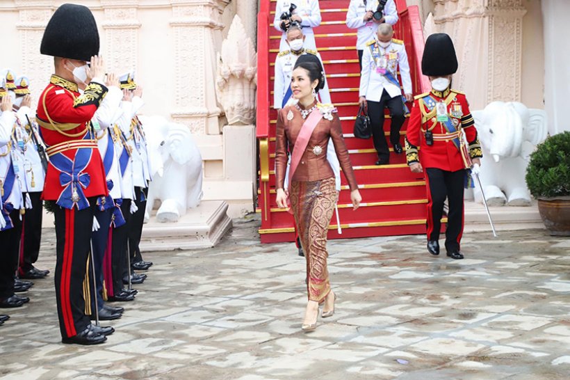 ‘ในหลวง’ โปรดเกล้าฯ ‘เจ้าคุณพระ’ เป็นผู้แทนพระองค์ไปถวายผ้าพระกฐิน