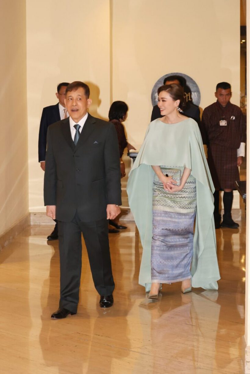 ในหลวง พระราชินี ทรงร่วมในงานถวายพระกระยาหารค่ำเป็นการส่วนพระองค์