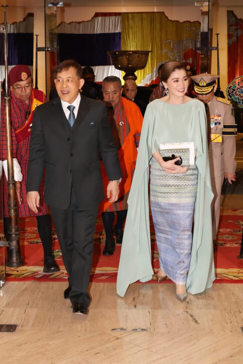 ในหลวง พระราชินี ทรงร่วมในงานถวายพระกระยาหารค่ำเป็นการส่วนพระองค์
