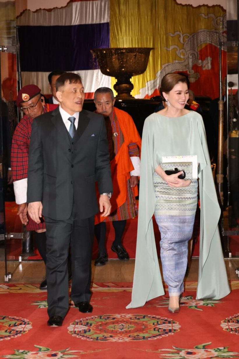 ในหลวง พระราชินี ทรงร่วมในงานถวายพระกระยาหารค่ำเป็นการส่วนพระองค์