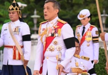 ร.10 ทรงวางพานพุ่มถวายบังคมพระบาทสมเด็จพระปกเกล้าเจ้าอยู่หัว