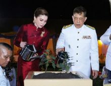 ในหลวง-พระราชินี เสด็จฯ ทรงปลูกต้นพระศรีมหาโพธิยาลงกรณ์