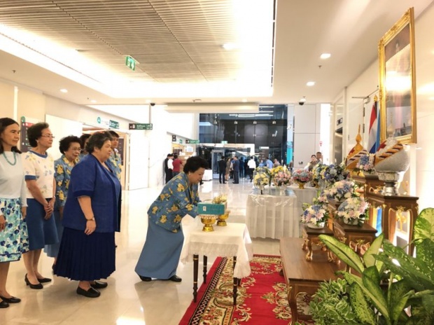 ประมวณภาพ นายกฯนำครม.-ผู้นำเหล่าทัพ ร่วมลงนามถวายพระพรพระราชินีในรัชกาลที่ 9