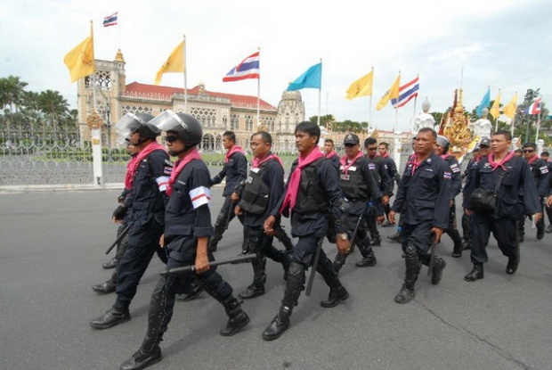 ‘ปู’ห่วงตร.ดูแลม็อบ สั่งข้าวเหนียวไก่-หมูย่างเลี้ยง4,800นายเสาร์นี้ ย้ำอดทนห้ามทำร้ายปชช.