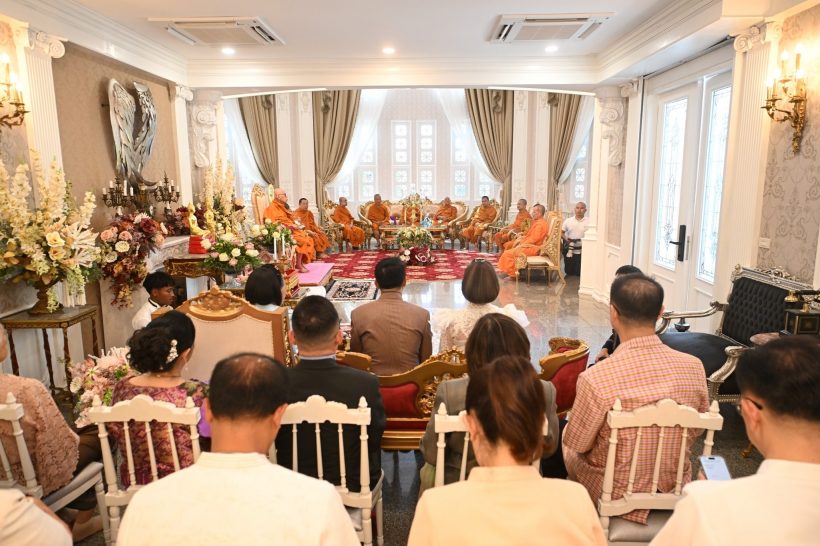 หมอชลน่าน ควงภรรยา ทำบุญขึ้นบ้านใหม่ใหญ่อลังการมาก