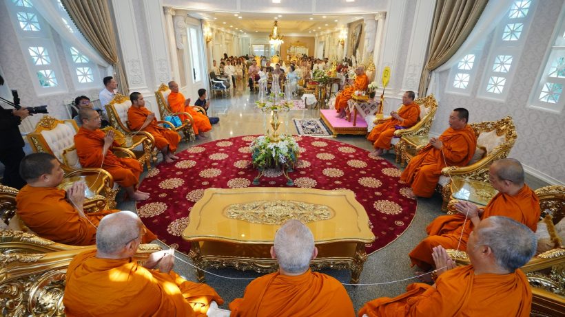 หมอชลน่าน ควงภรรยา ทำบุญขึ้นบ้านใหม่ใหญ่อลังการมาก
