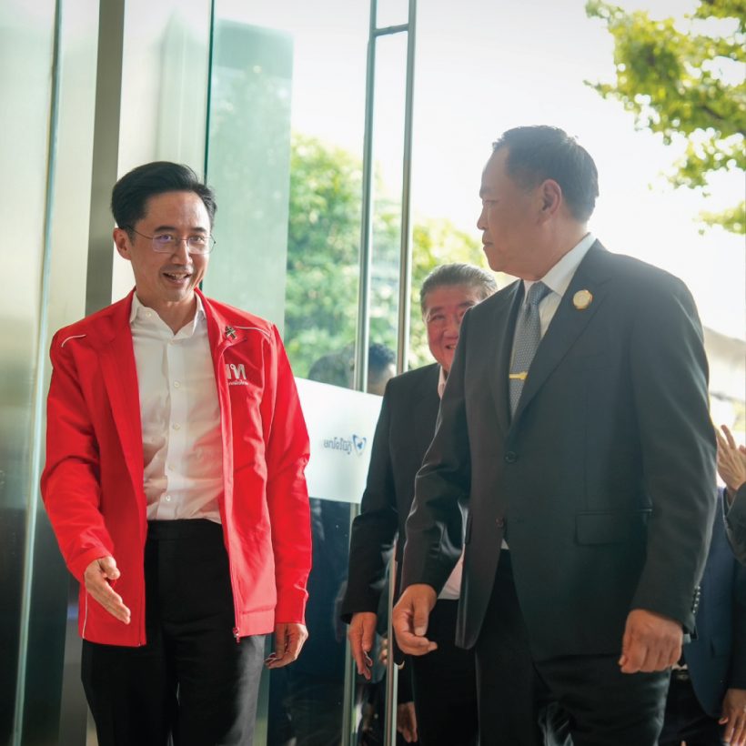 เปิดภาพนาทีประวัติศาสตร์ เพื่อไทย-ภูมิใจไทย บรรยากาศชื่นมื่น