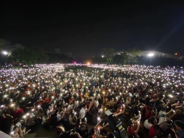 เปิดภาพ นิสิต-นักศึกษา นัดทำแฟลชม็อบ แสดงจุดยืนการเมือง 