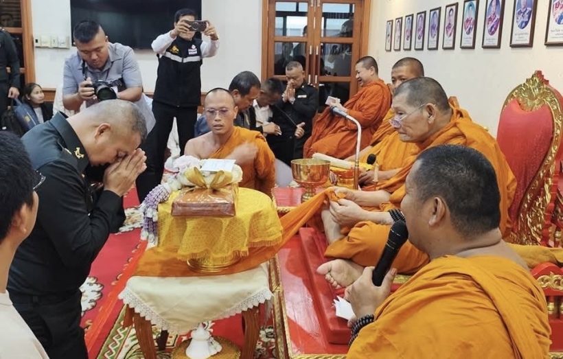 หลวงปู่ศิลา มอบเงินบริจาคให้ แม่ทัพภาคที่ 2 จำนวน 2 ล้านบาท