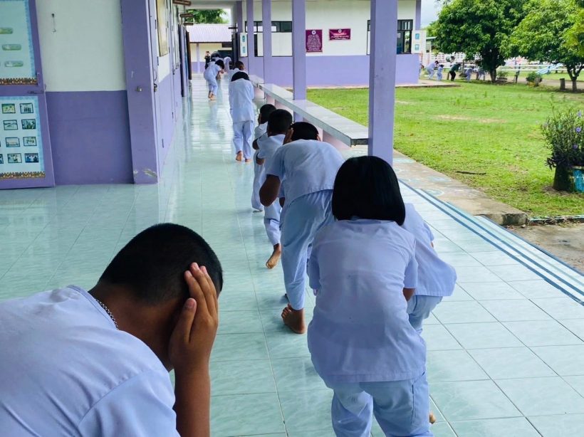 เผยภาพการซักซ้อม ให้นักเรียนแถวชายแดนหลบภัยเข้าบังเกอร์